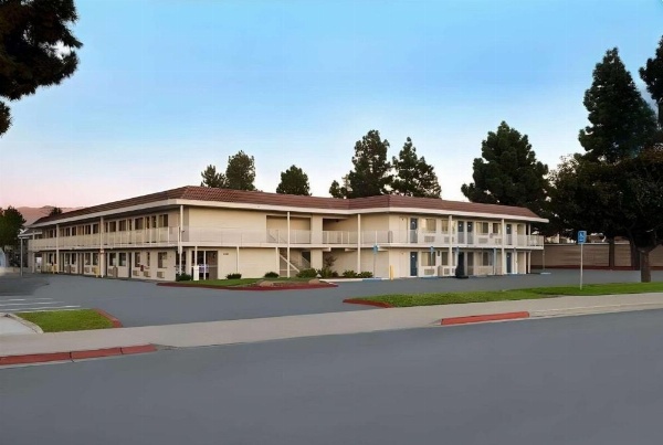 Motel 6-San Jose, CA - South image 11